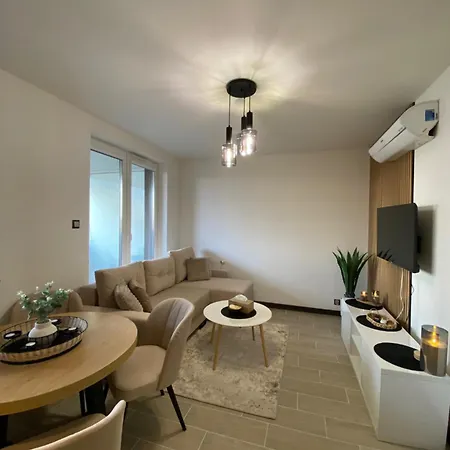 St Tower Apartment *